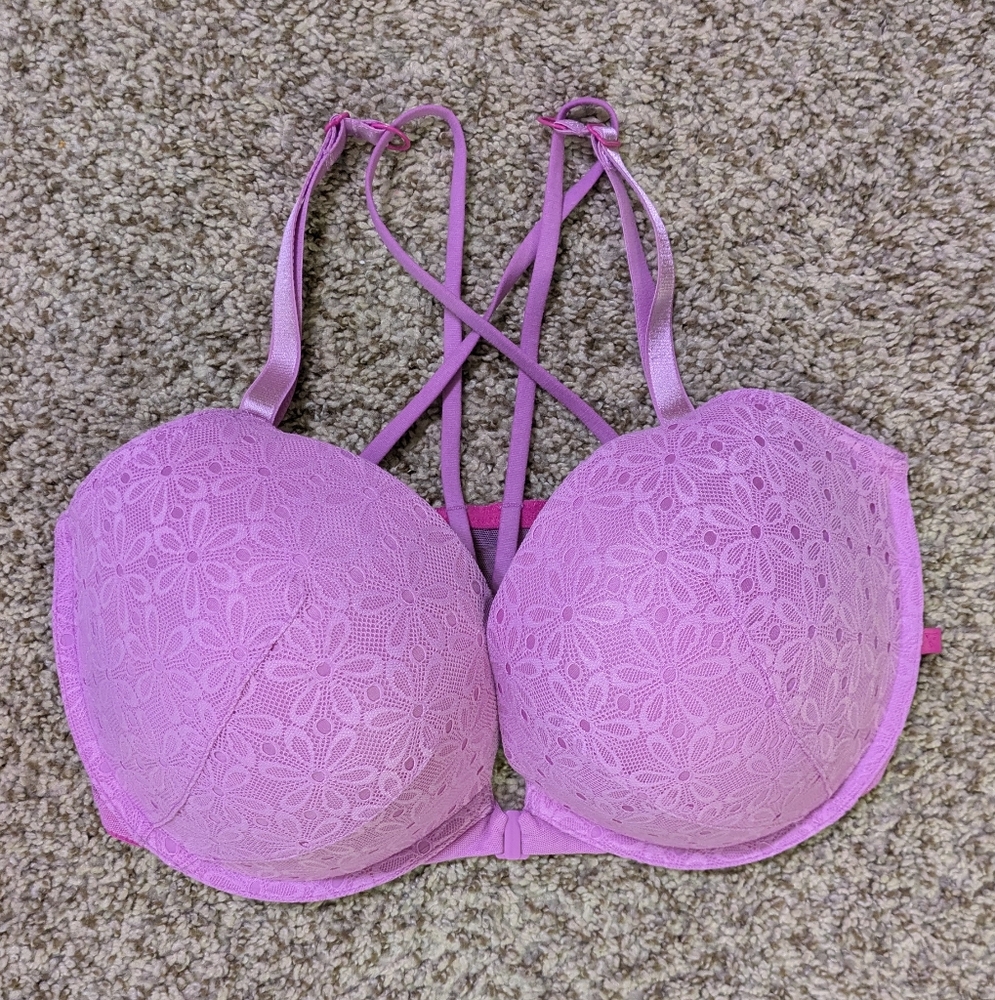 NWT- VICTORIA SECRET Front Clip Bra